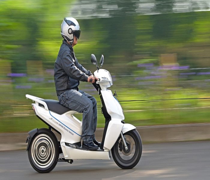 TERRA MOTORS E-SCOOTER A4000I PREMIUM VARIANT